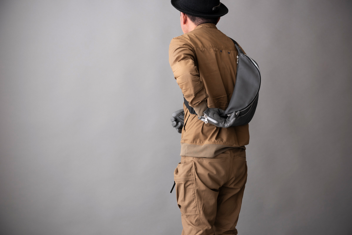 LEATHER SHOULDER BAG  / レザーショルダーバッグ