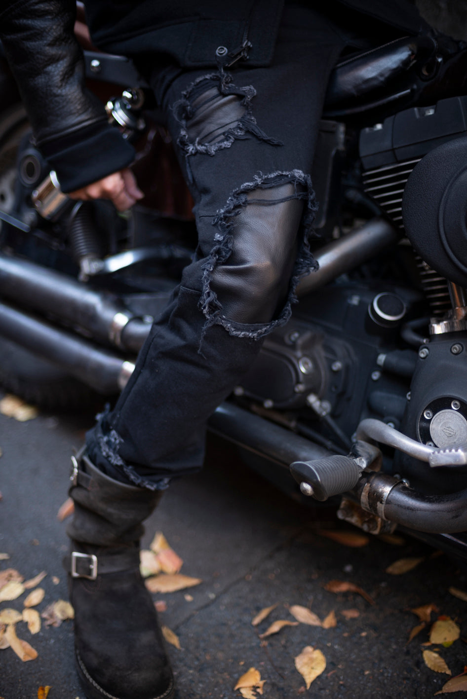 LEATHER IN CRASH DENIM PANTS  / レザーインクラッシュデニムパンツ