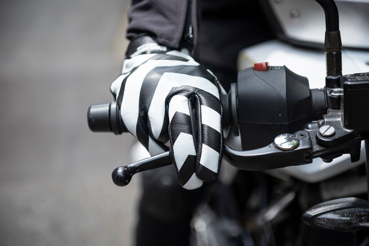 DAZZLE LEATHER GLOVE / ダズルレザーグローブ