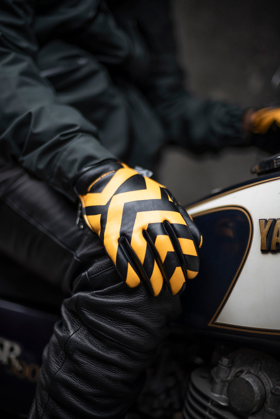 DAZZLE LEATHER GLOVE / ダズルレザーグローブ
