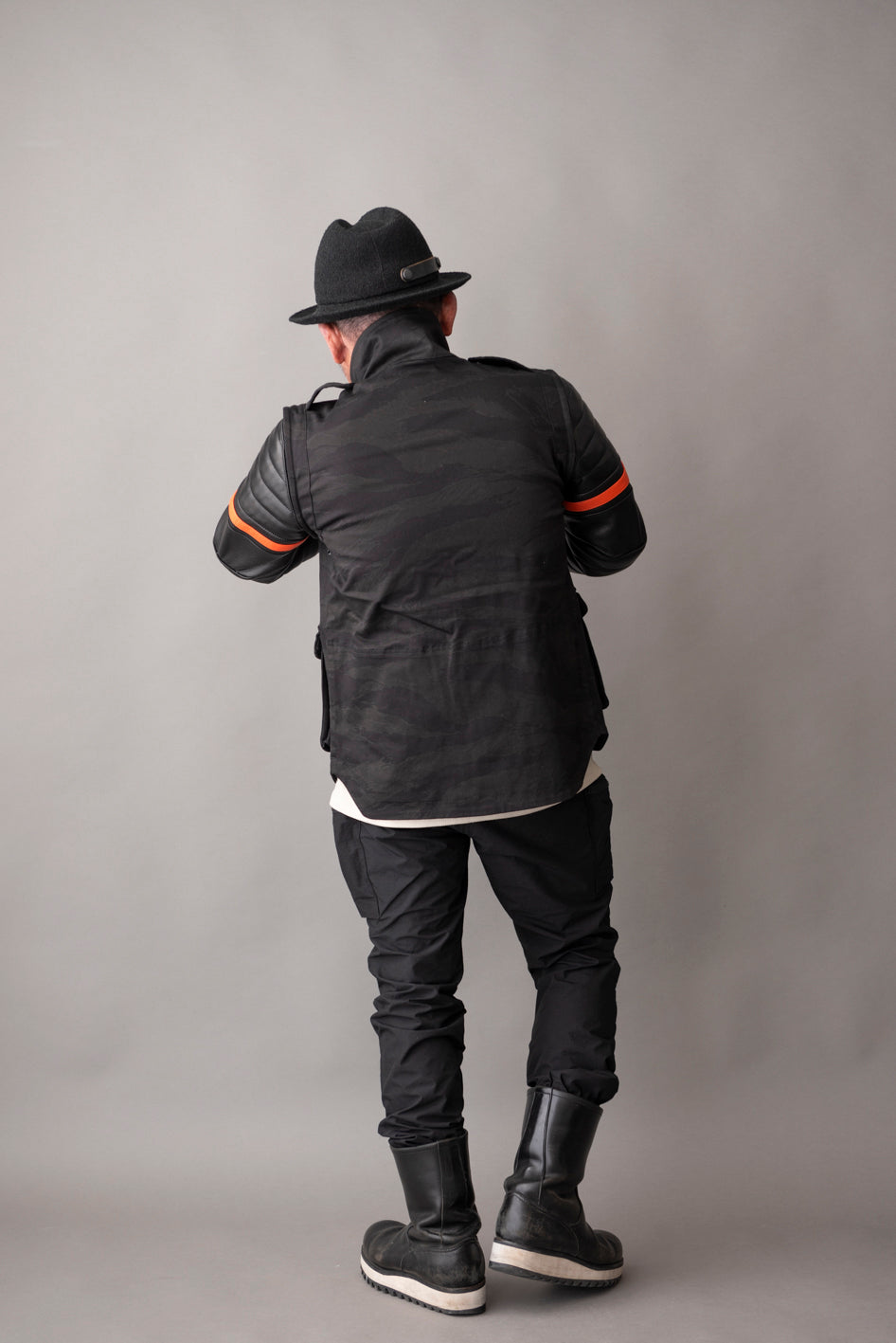 LEATHER SLEEVE 8 LINE / レザースリーブ 8 ライン