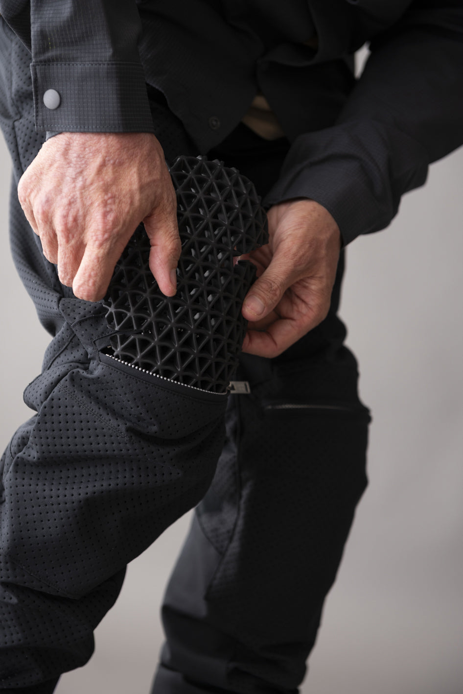 PUNCHING MESH PROTECTOR PANTS / パンチングメッシュプロテクターパンツ