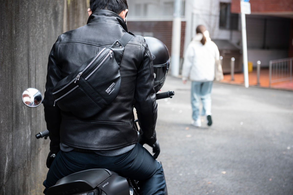 LEATHER SHOULDER BAG  / レザーショルダーバッグ