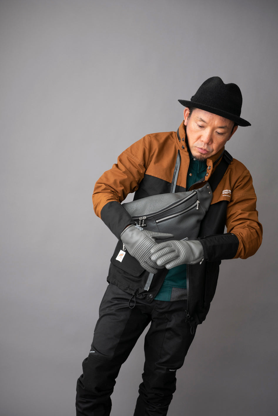 LEATHER SHOULDER BAG  / レザーショルダーバッグ